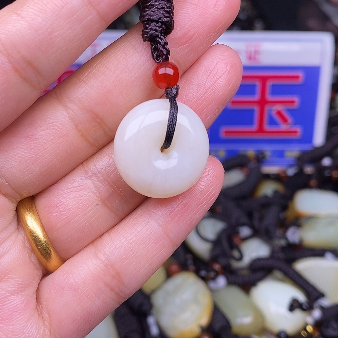 颈饰未镶嵌和田玉