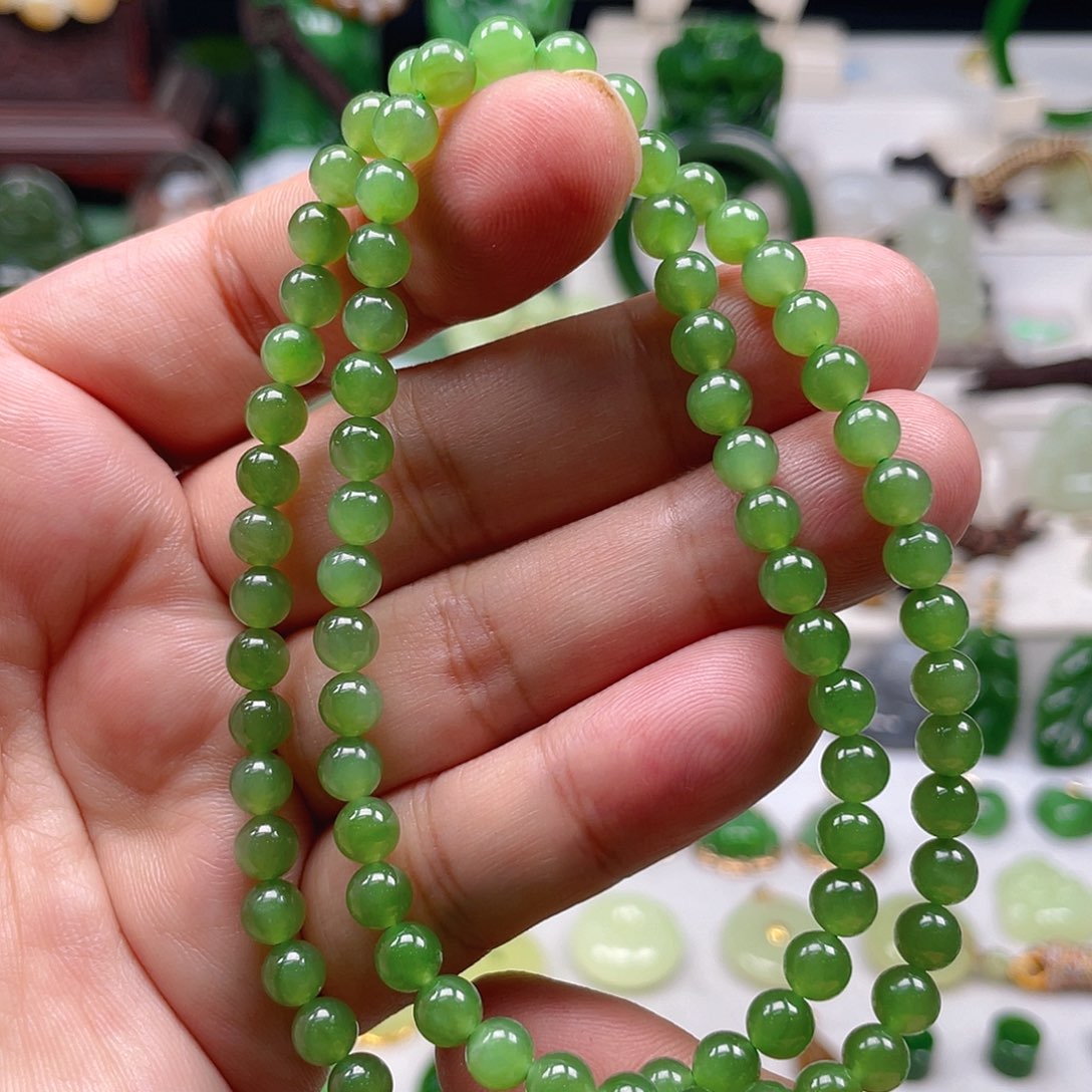 颈饰未镶嵌和田玉（碧玉）