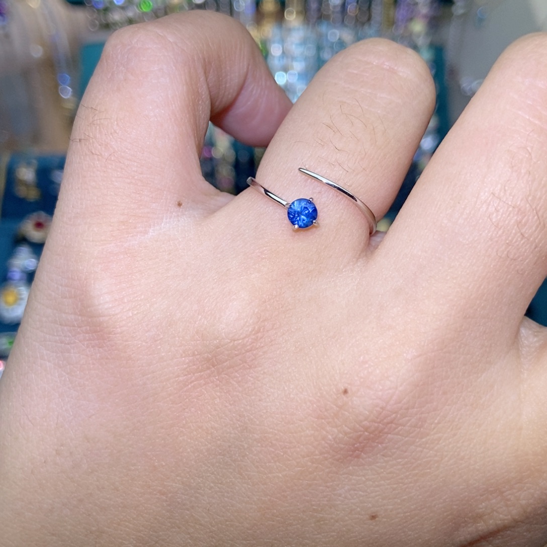 银S925镶嵌蓝宝石戒指