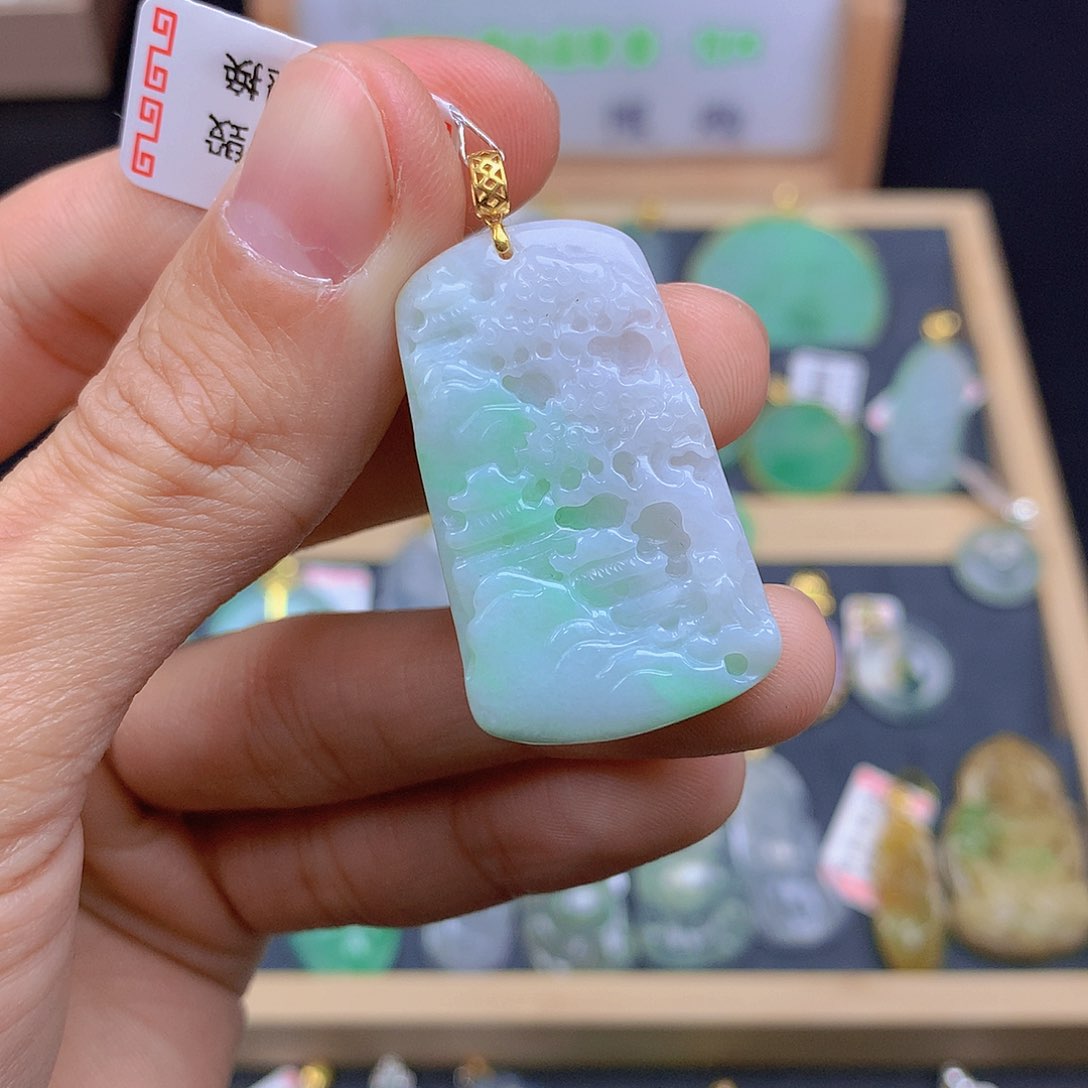 翡翠颈饰18K金镶嵌翡翠