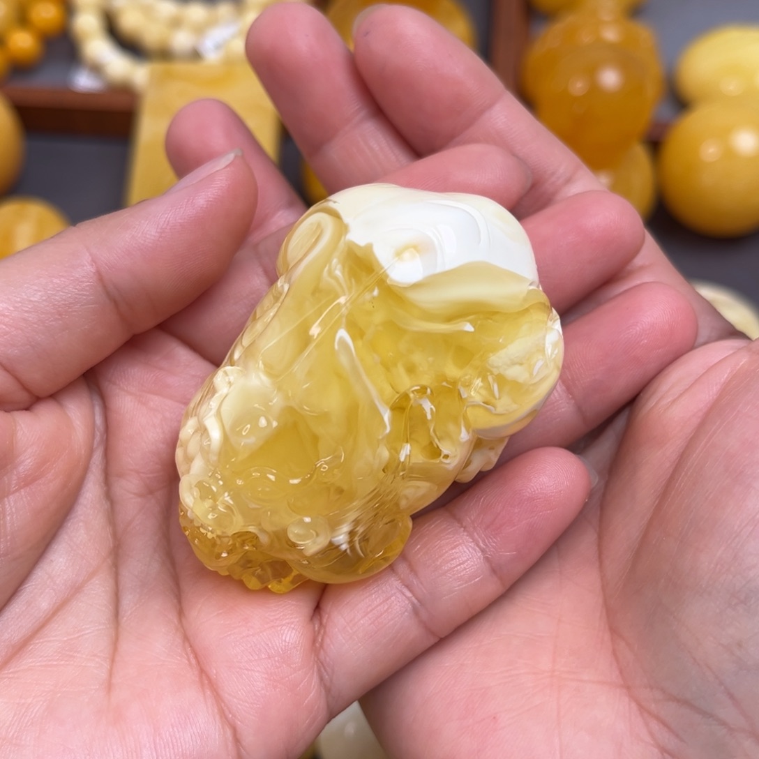 蜜蜡裸石未镶嵌貔貅