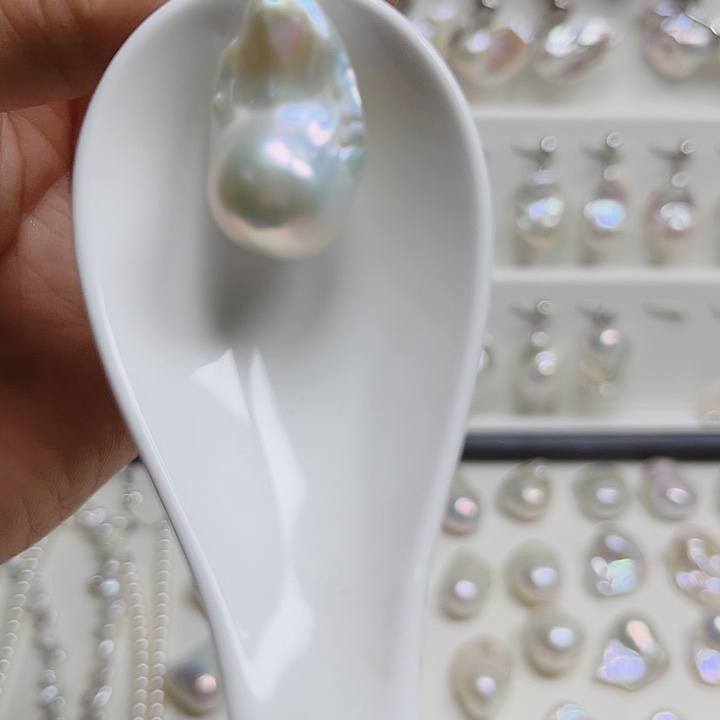 钛钢淡水珍珠吊坠(赠链)