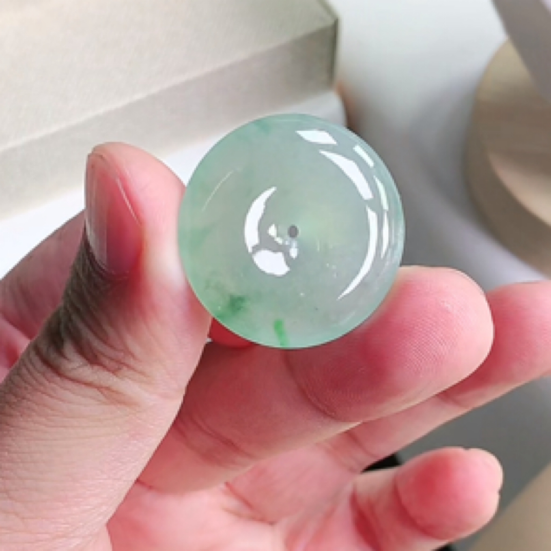 缅甸天然翡翠吊坠