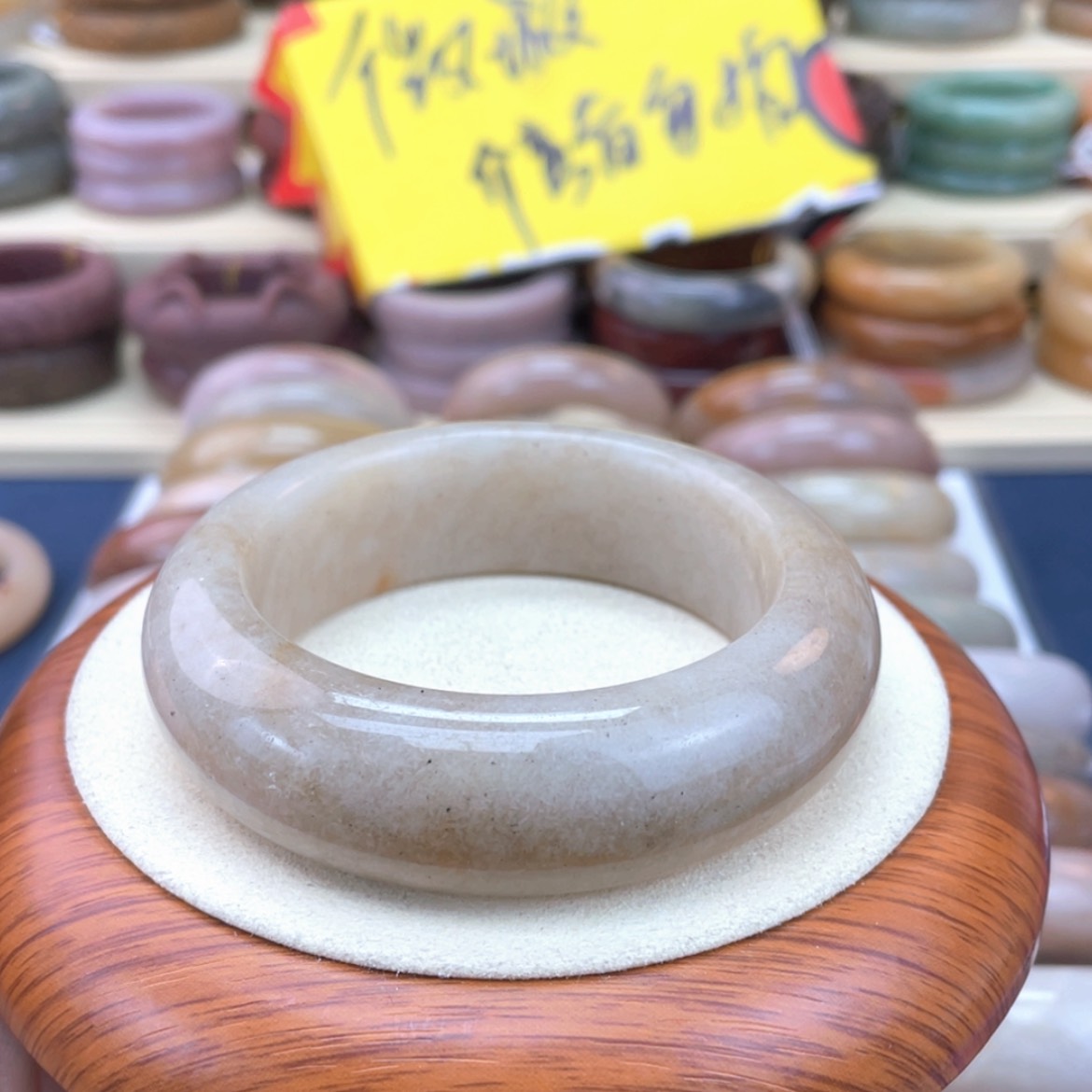 【闪购商品】石英质玉手镯未镶嵌