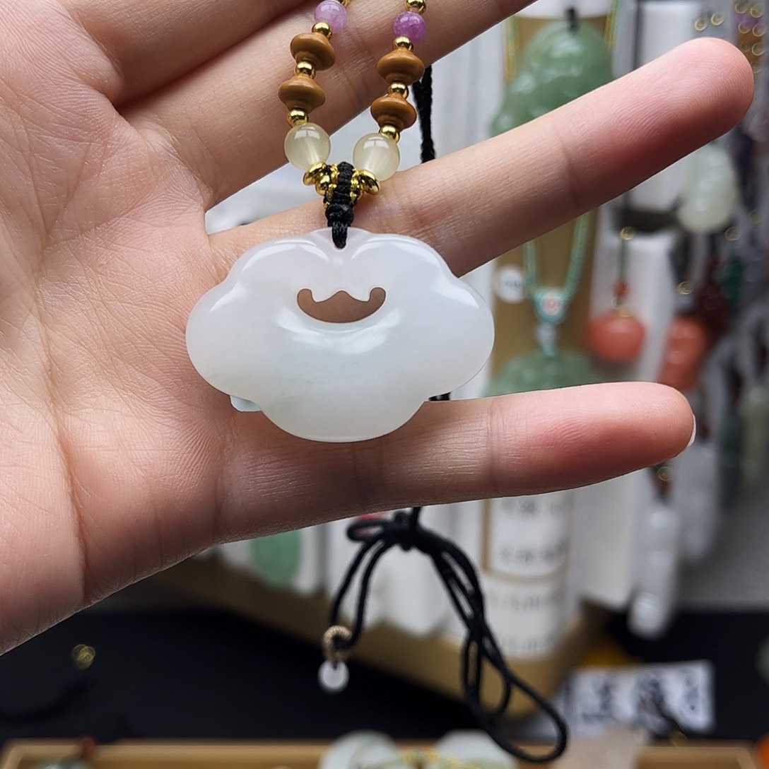 石英质玉未镶嵌颈饰