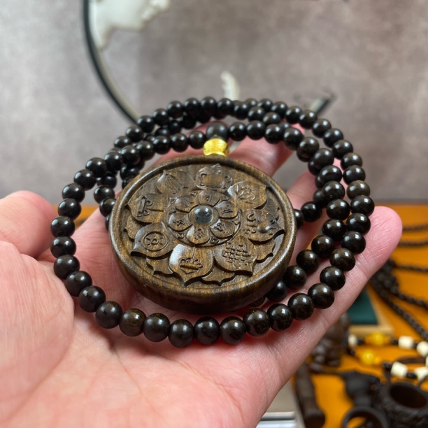 沉香木（0.6➕莲花八宝）5/5 沉香木原木天然精工雕刻挂件