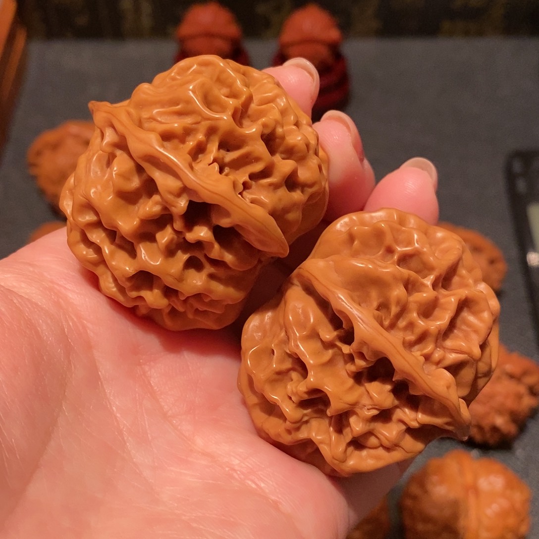 文玩核桃吊坠龙鳞纹