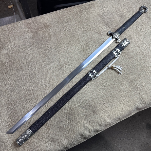 3155 龙泉昊天宝剑冷凝钢鱼皮白铜未开刃