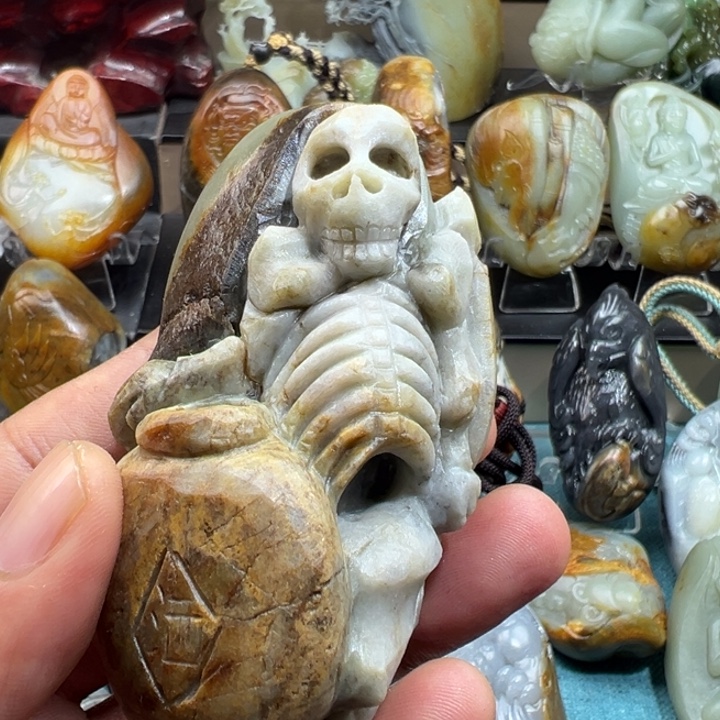 和田玉未镶嵌把件