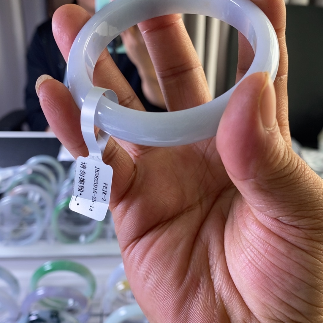 翡翠手镯未镶嵌成品