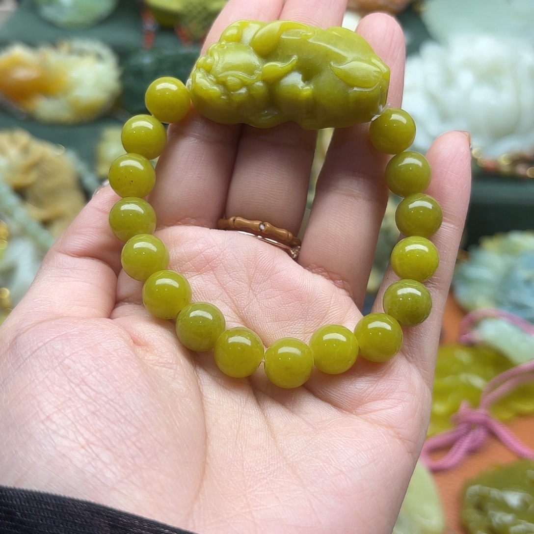 蛇纹石玉未镶嵌颈饰