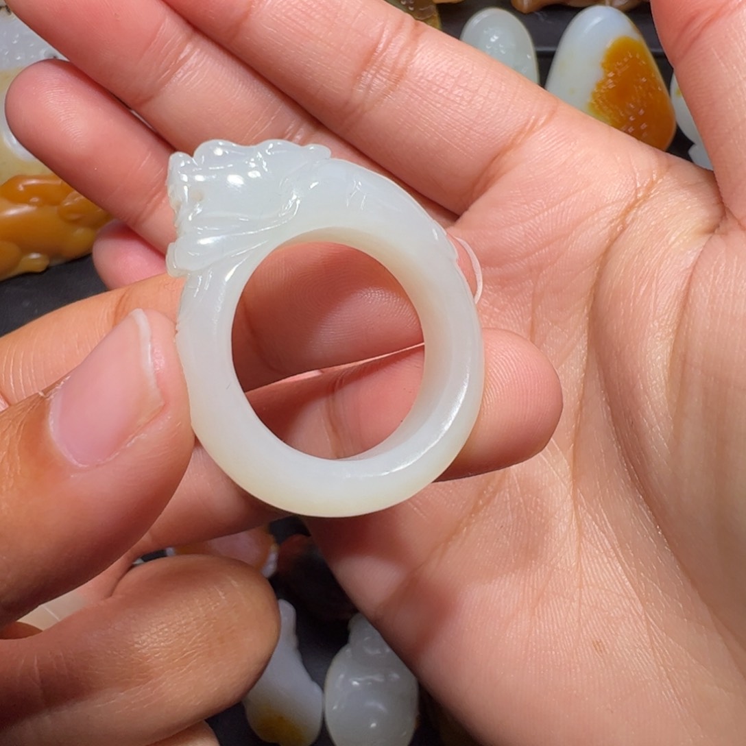 和田玉颈饰未镶嵌马*鸣