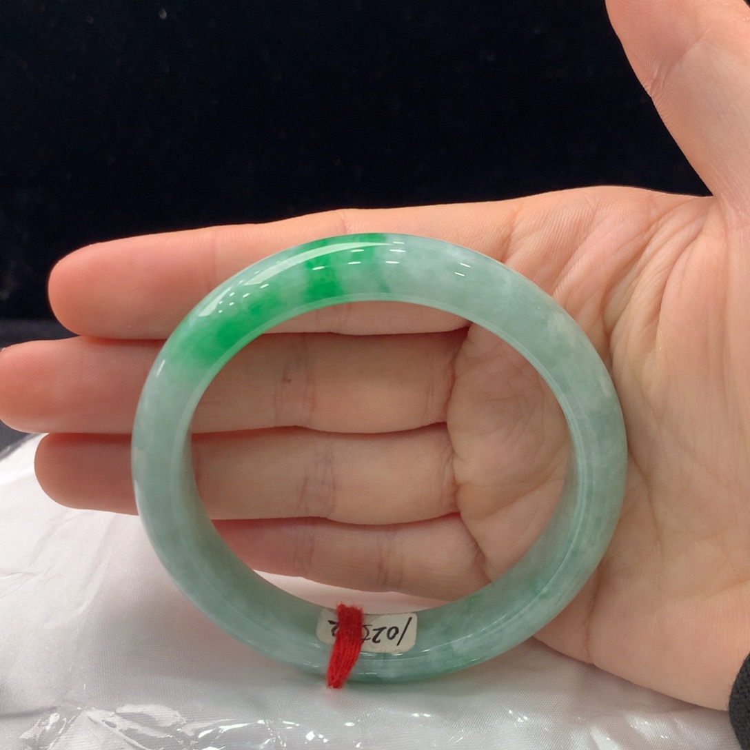 翡翠手镯未镶嵌缅甸A货翡翠 辣阳绿55 56