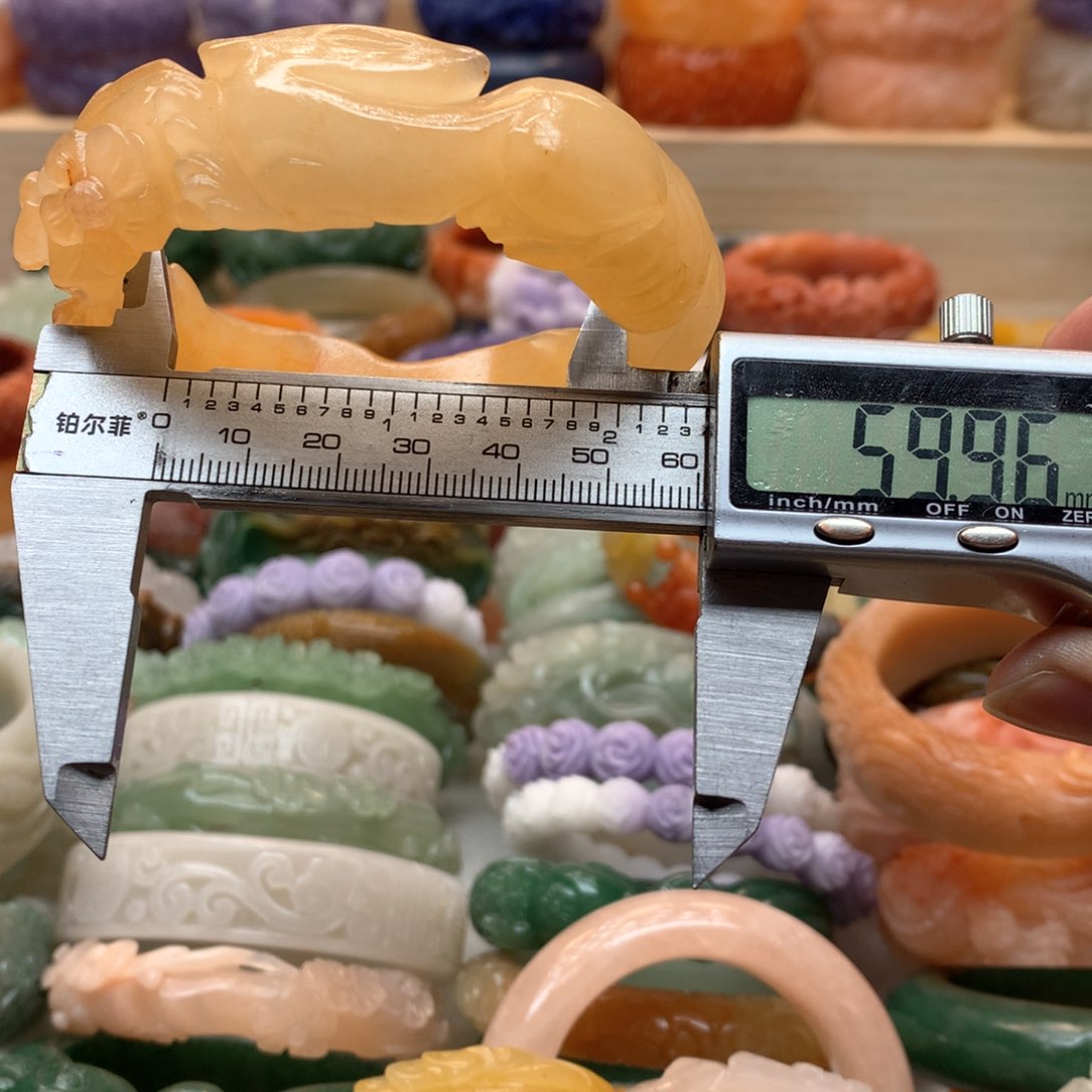 未镶嵌手镯石英质玉