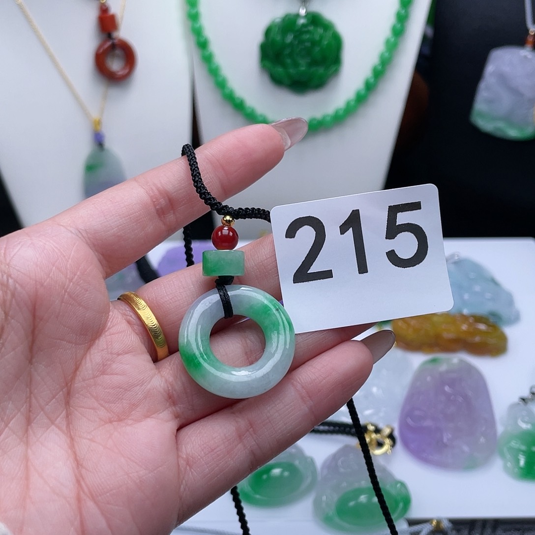 翡翠吊坠(赠链)未镶嵌