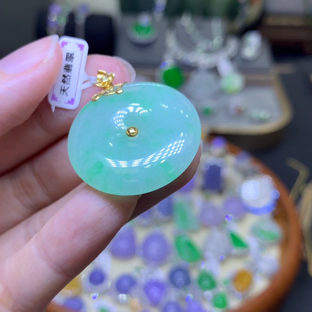 翡翠18K金镶嵌颈饰翡翠吊坠项链