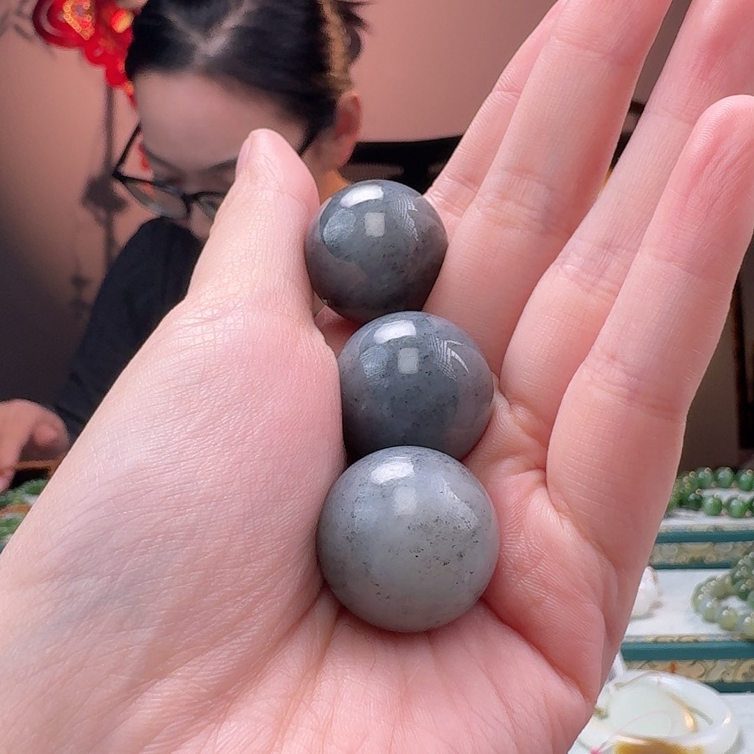 和田玉吊坠拍一发一多样性发货未镶嵌彤*