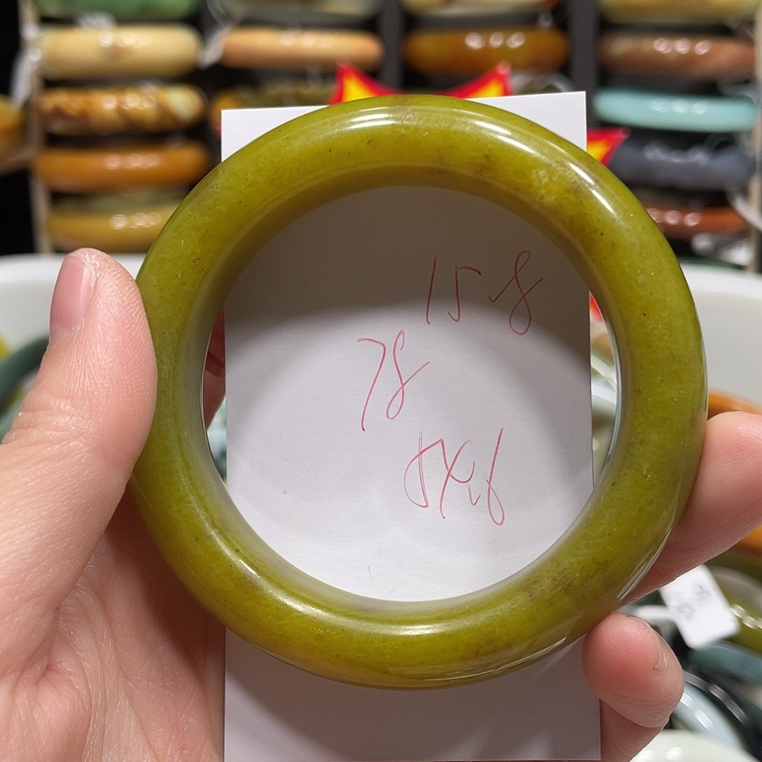 蛇纹石玉手镯未镶嵌