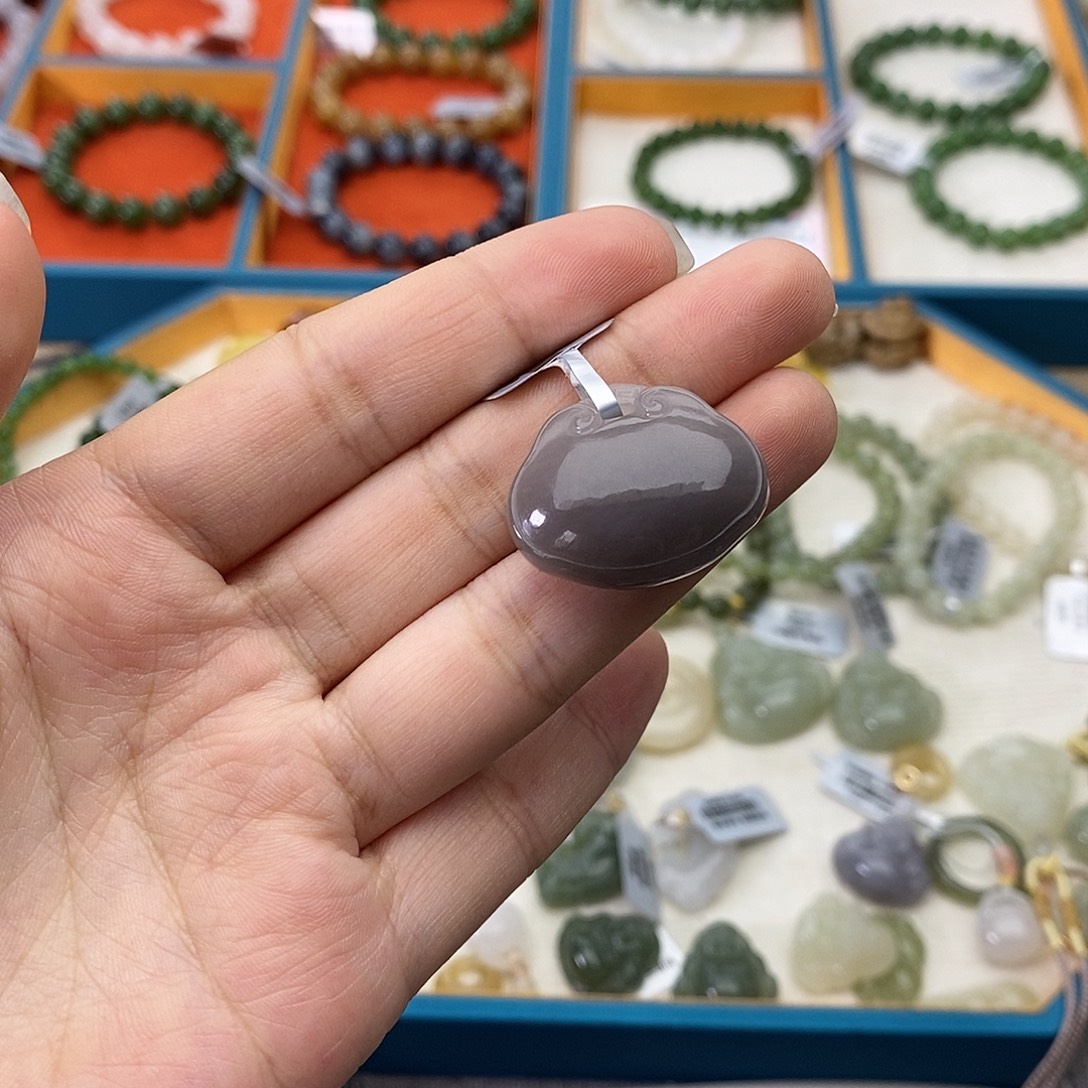 和田玉未镶嵌颈饰w27烟紫福锁