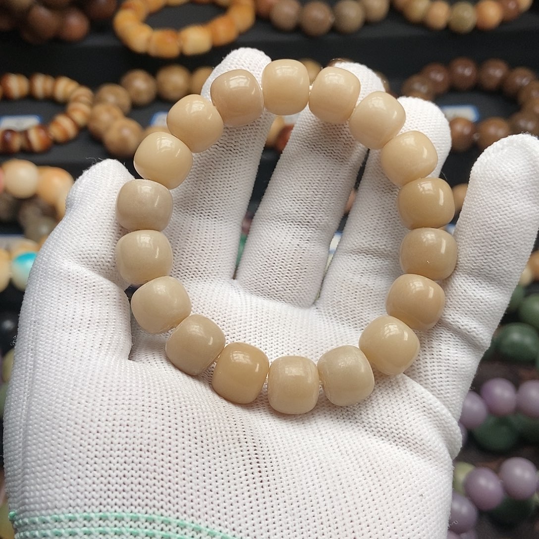 吊坠菩提根/象牙果13mm奶咖油霜