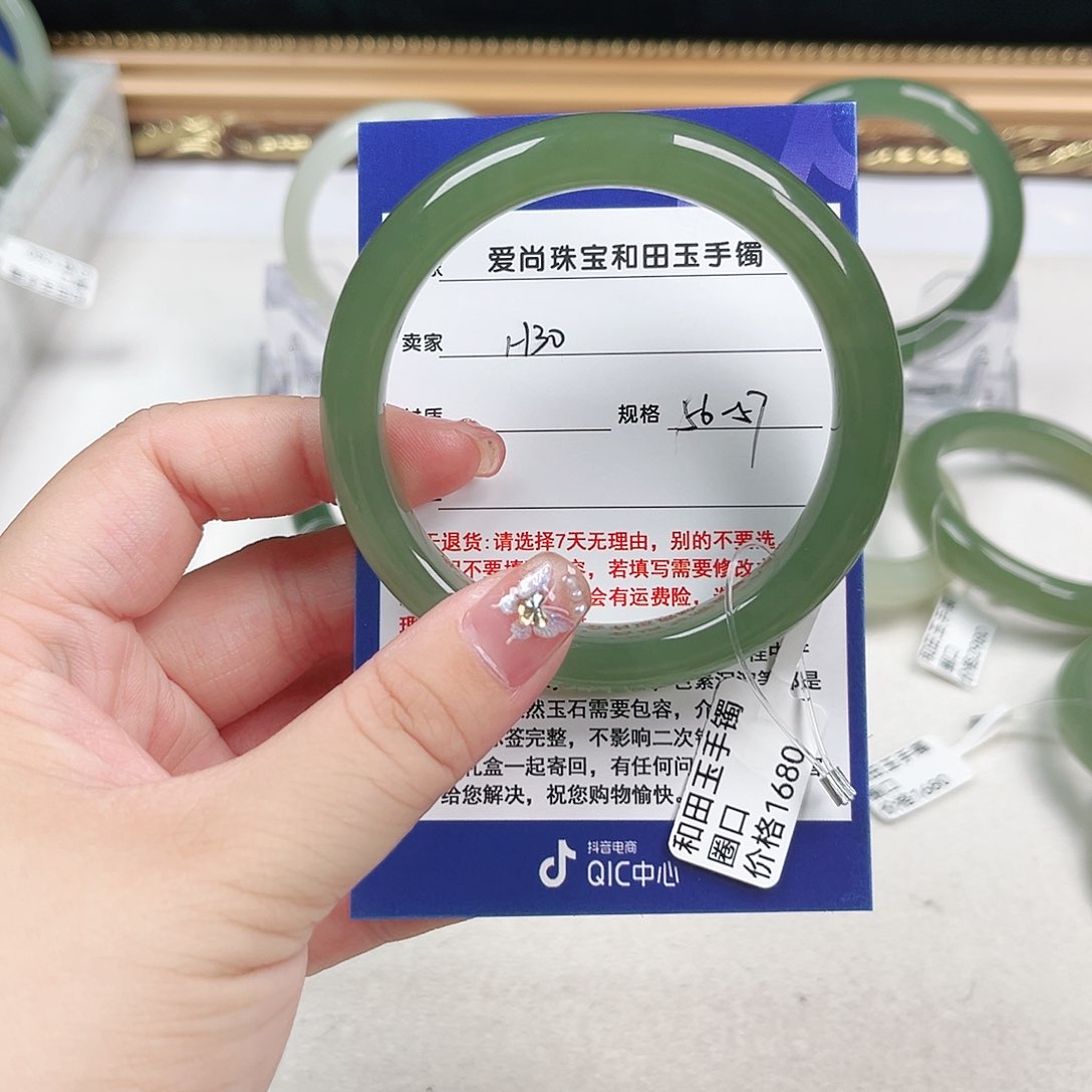 和田玉手镯未镶嵌也****啊