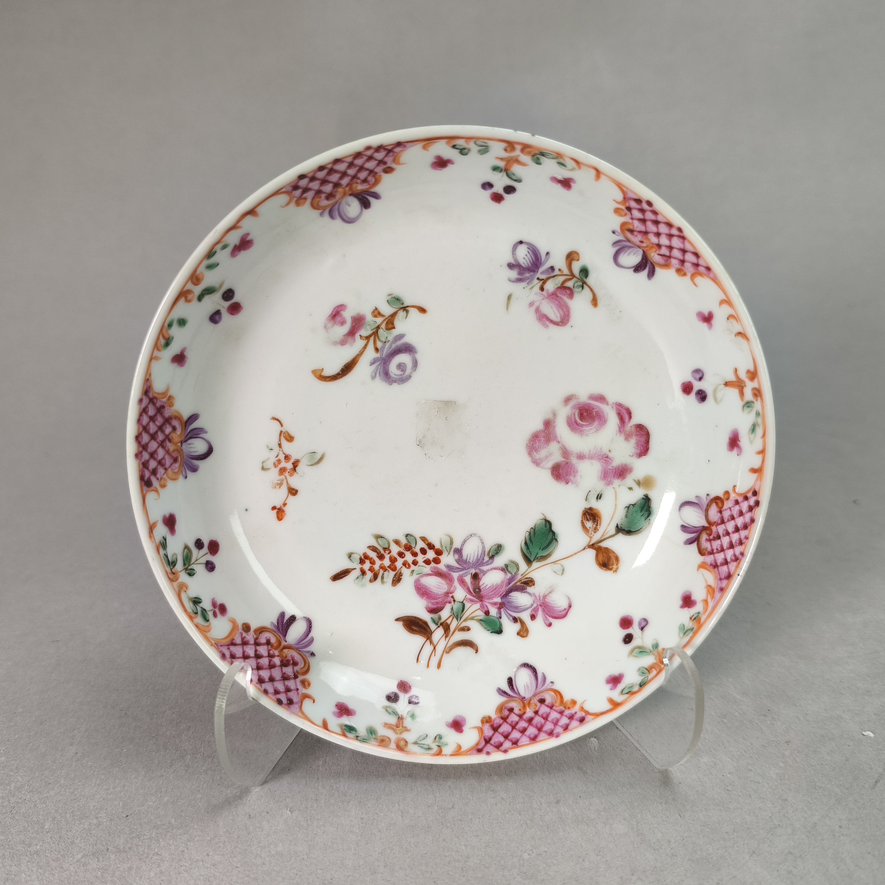 25072594清乾隆粉彩花卉纹碟 直径13.7cm A02939