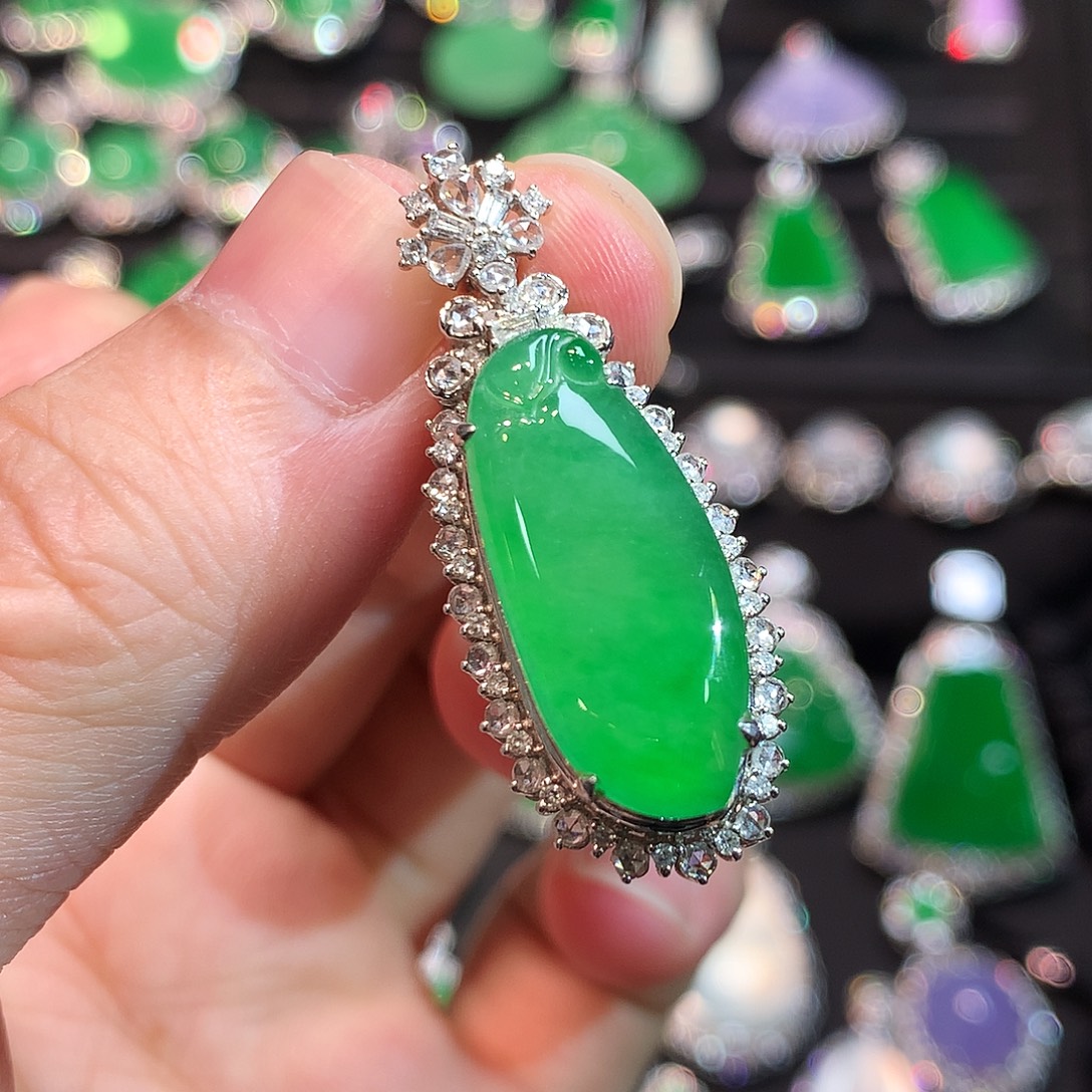 翡翠18K金镶嵌吊坠(赠链)高冰阳绿福瓜吊坠