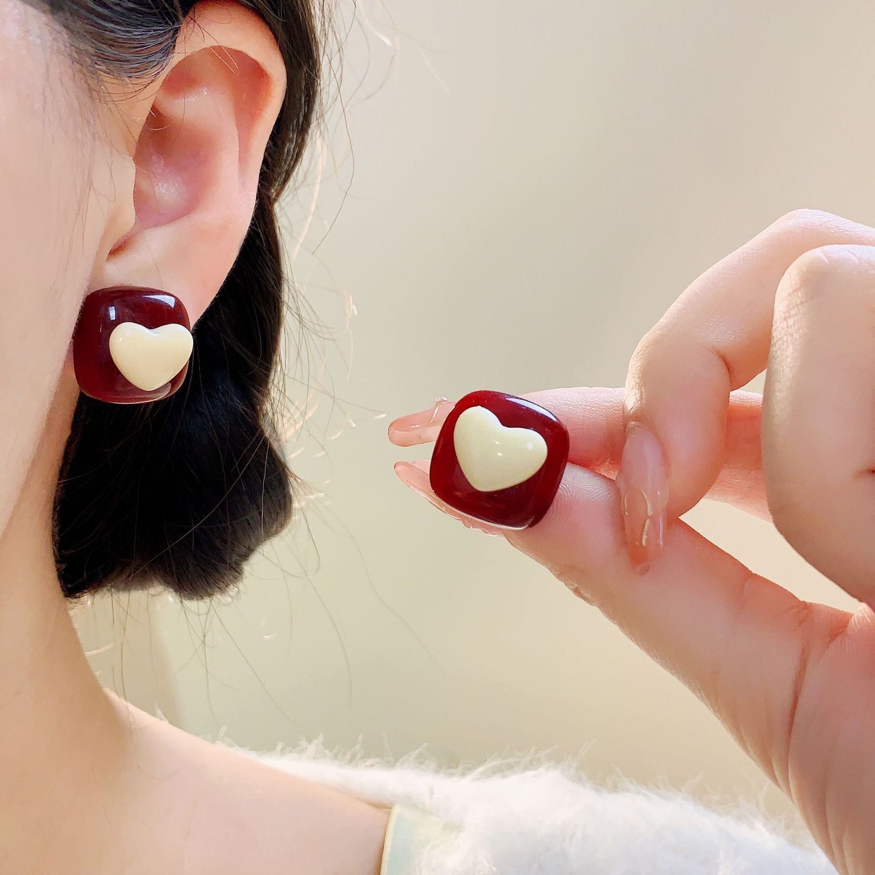 合金耳饰 红色爱心耳钉气质高级秋冬耳环复古简约2025耳饰轻奢
