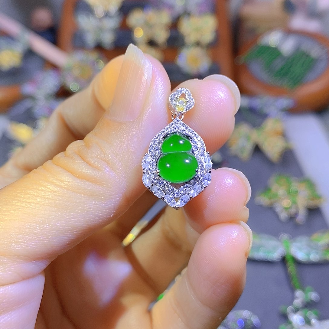 颈饰银S925镶嵌翡翠