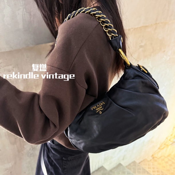 95新 Prada/普拉达 复燃精选/黑金全皮双链条云朵腋下包