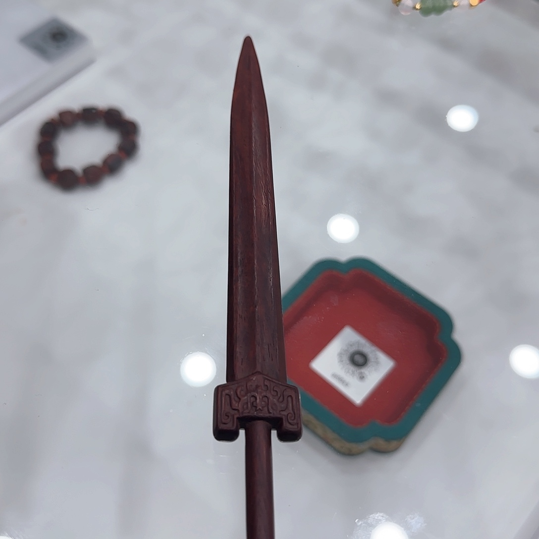 紫檀木类端景台小叶紫檀小宝剑