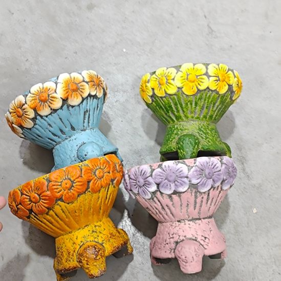 当场拍满15元发货不凑不发，花盆盆口不方不圆有针孔黑点是正常的，