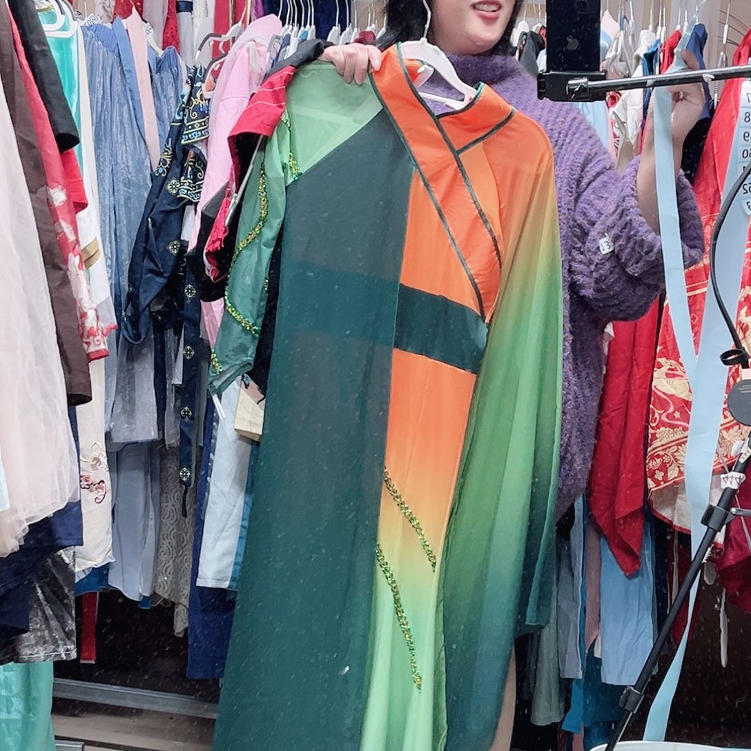 友***业闪084号线地铁站附近的地铁