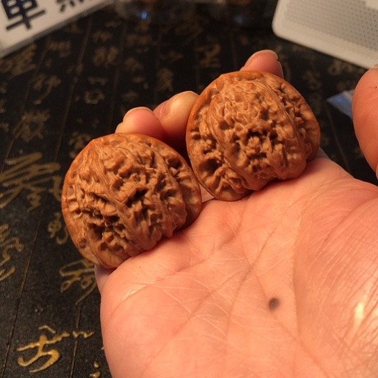 、****文玩核桃把件三角白40mm