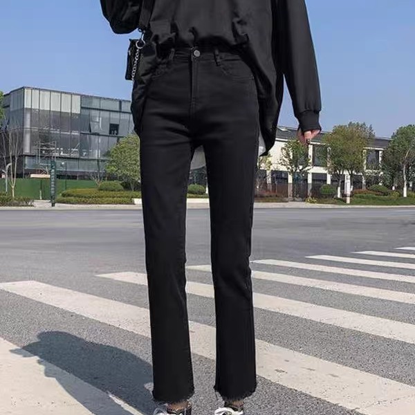 黑色高弹修身烟管牛仔裤