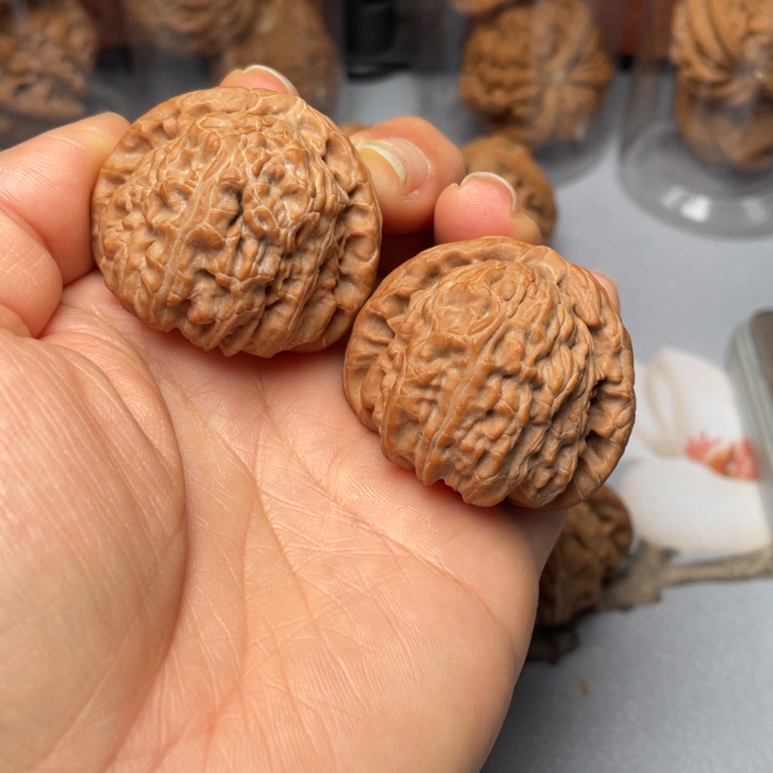 【闪购商品】文玩核桃吊坠球白……