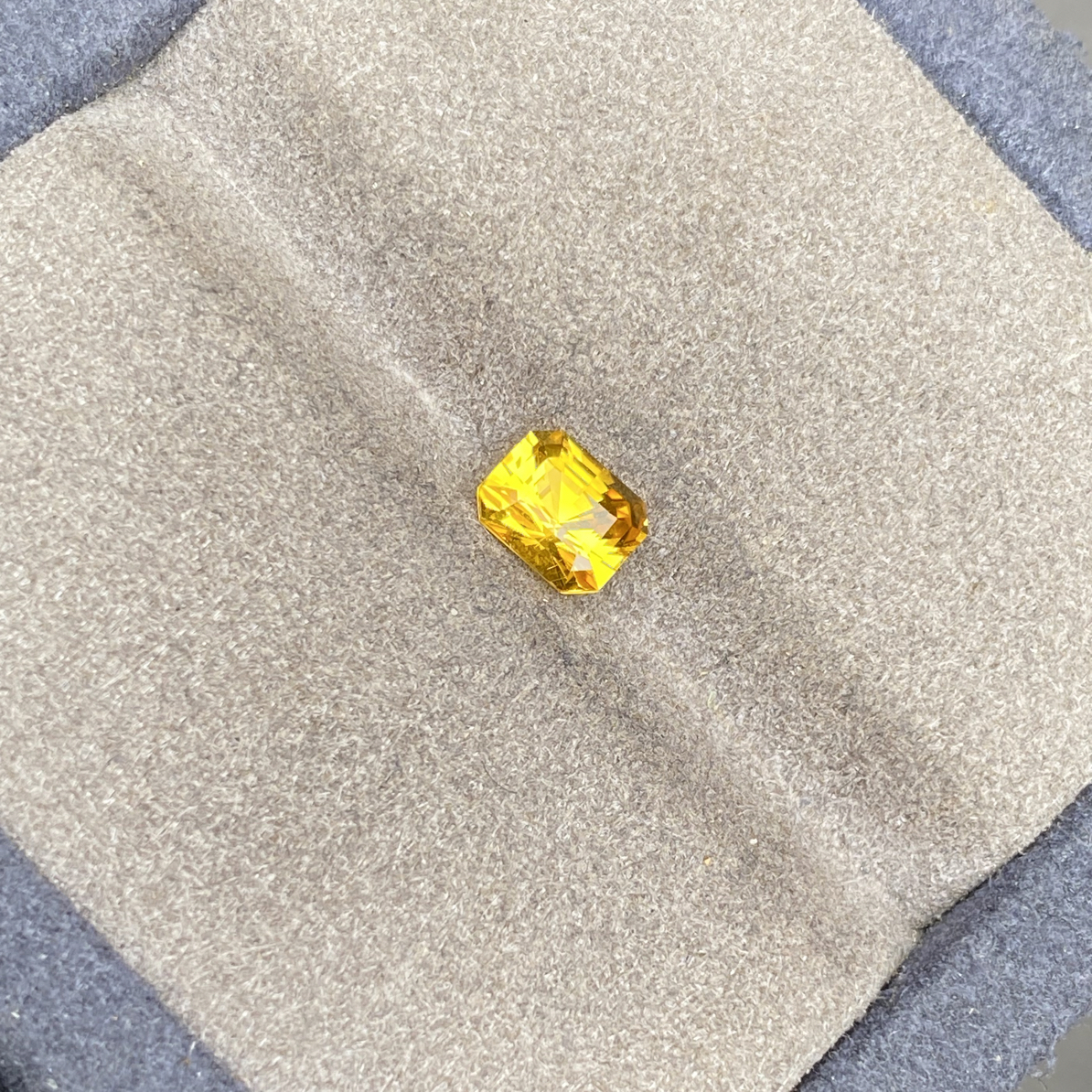 斯里兰卡矿区1.05克拉黄色蓝宝石黄蓝宝裸石