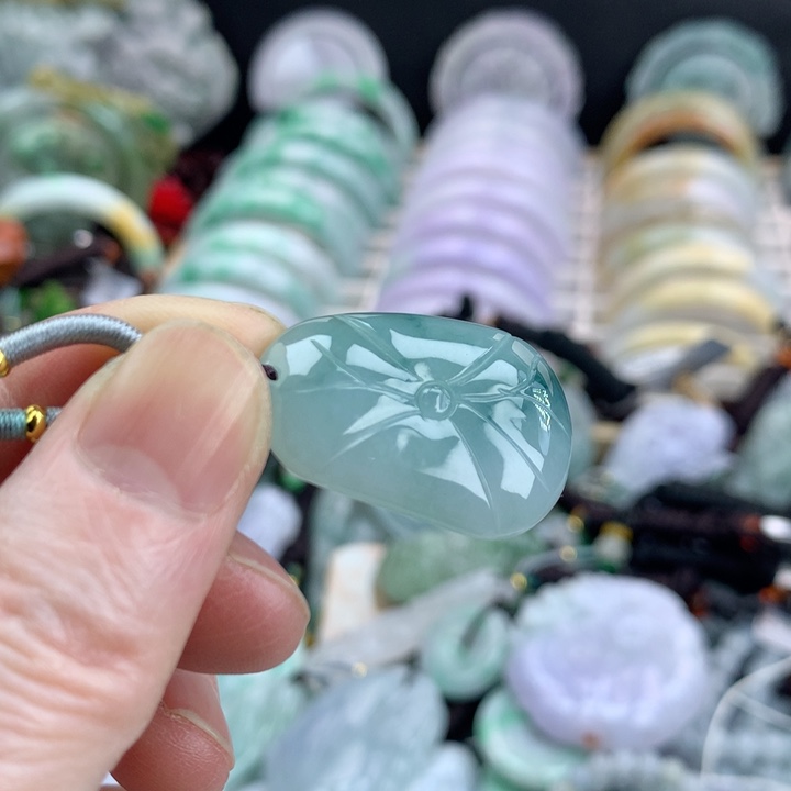 翡翠颈饰未镶嵌吊坠