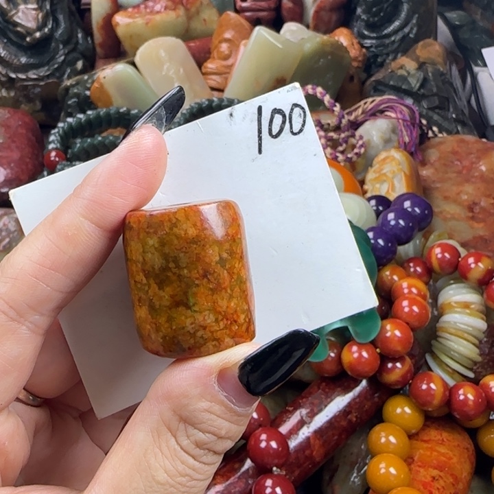 透闪石质玉未镶嵌珠宝奇石