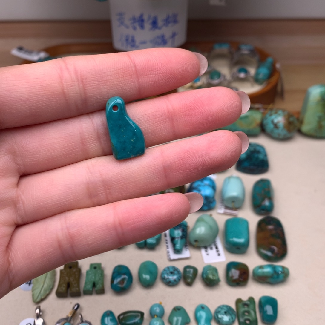 绿松石未镶嵌珠宝奇石