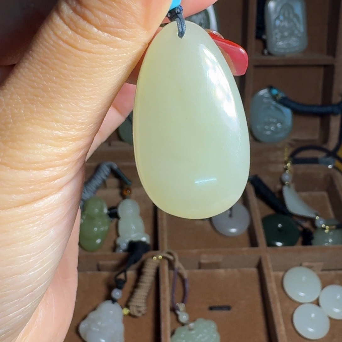 和田玉颈饰未镶嵌