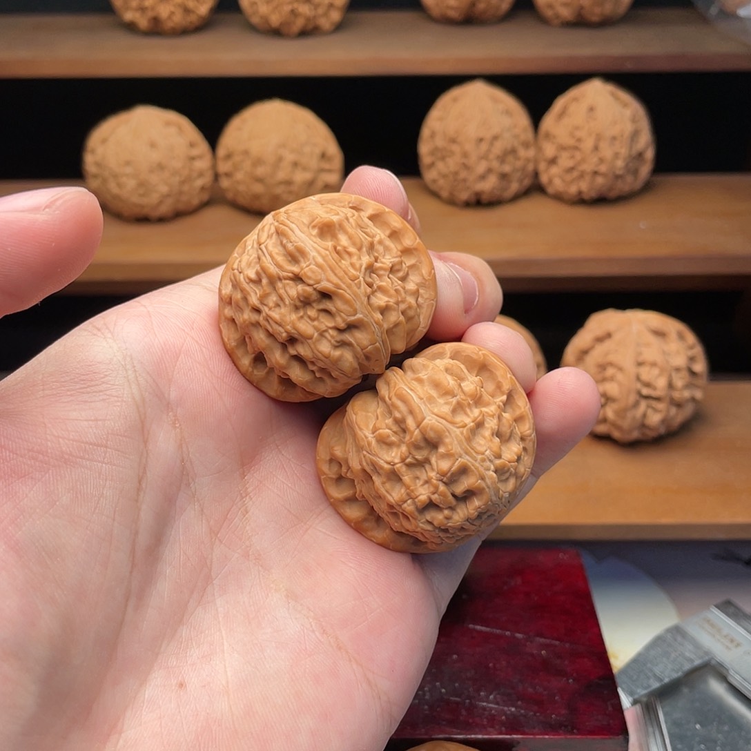 文玩核桃把件40边41肚红皮球白