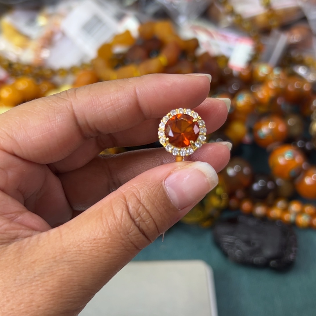 未镶嵌琥珀珠宝奇石938