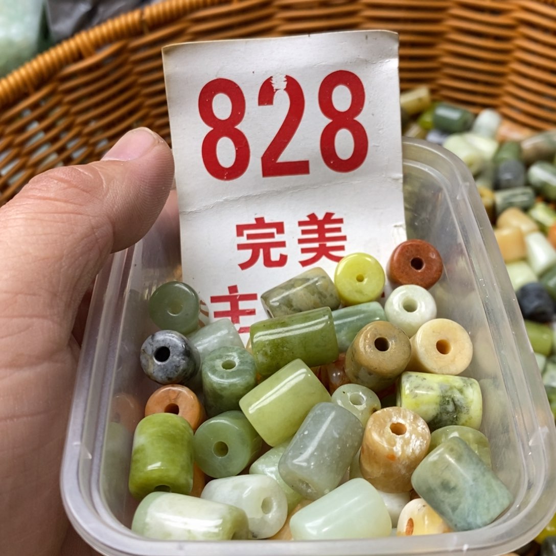 蛇纹石玉挂坠未镶嵌