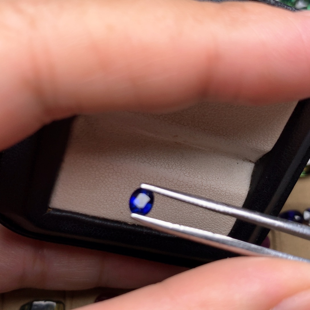 蓝宝石裸石未镶嵌