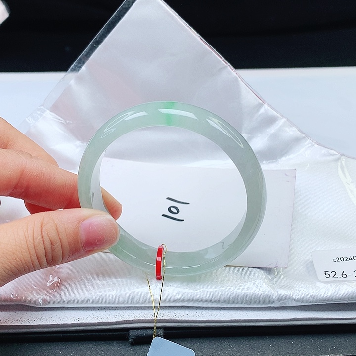 翡翠手镯未镶嵌52+正圈