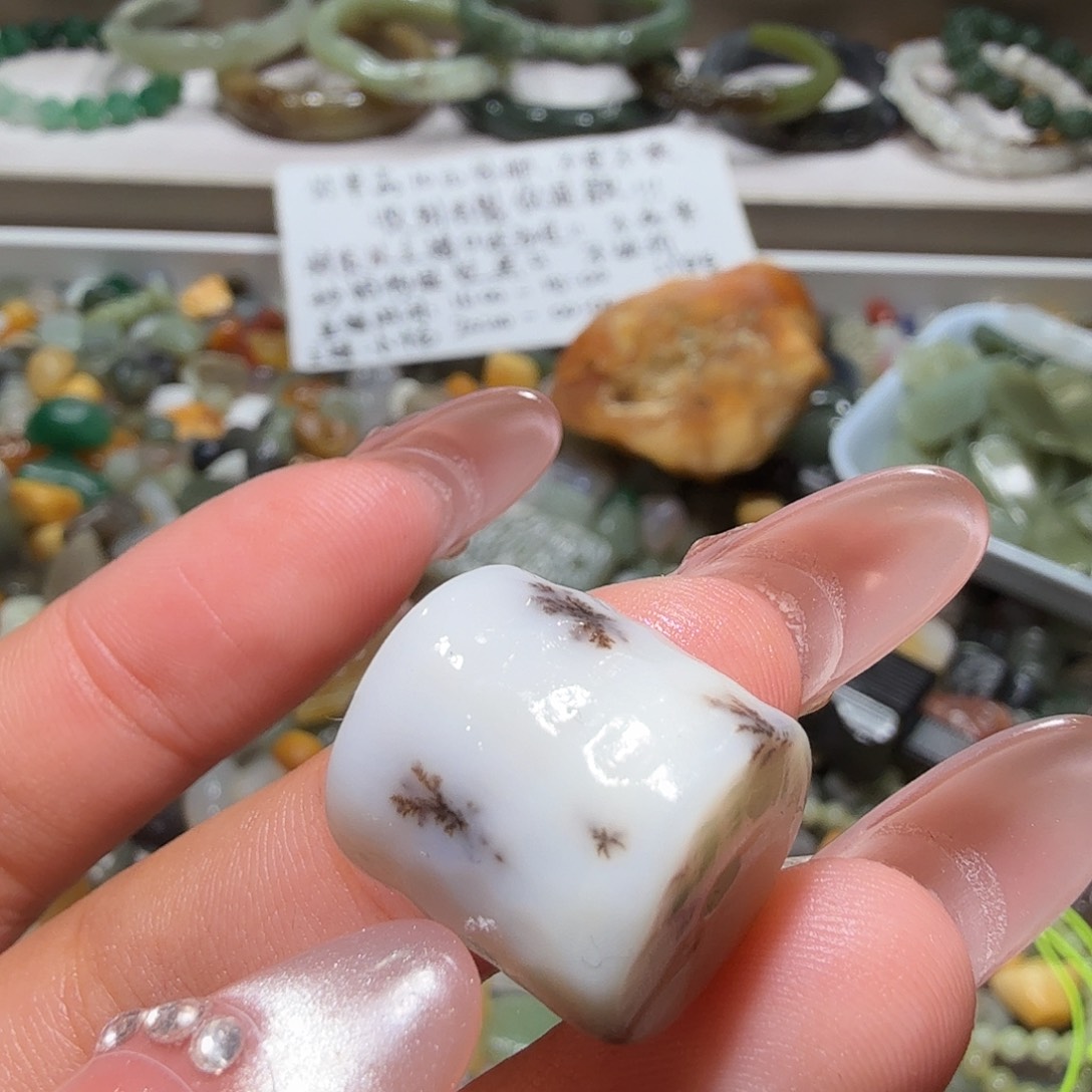 和田玉未镶嵌珠宝奇石