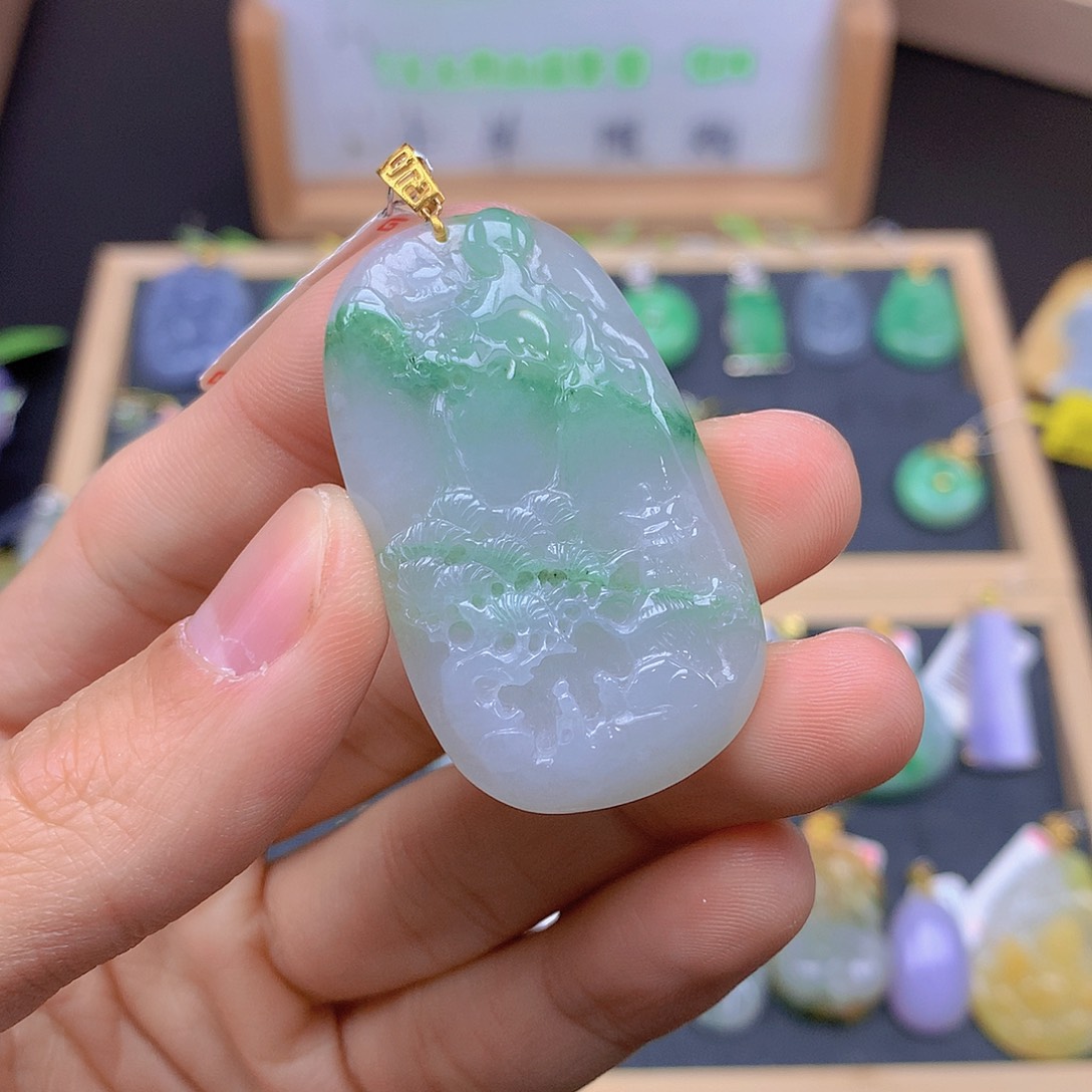 翡翠颈饰18K金镶嵌翡翠