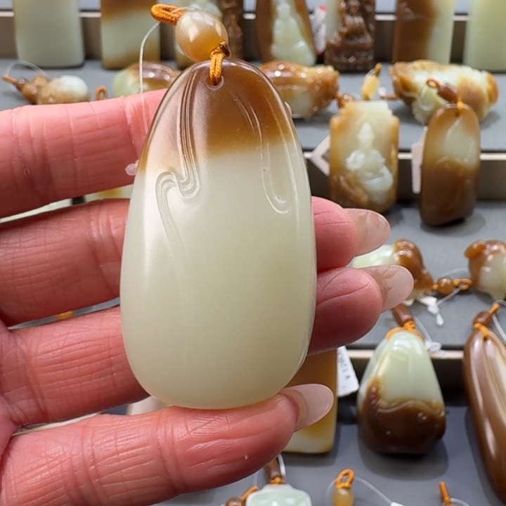 和田玉未镶嵌颈饰