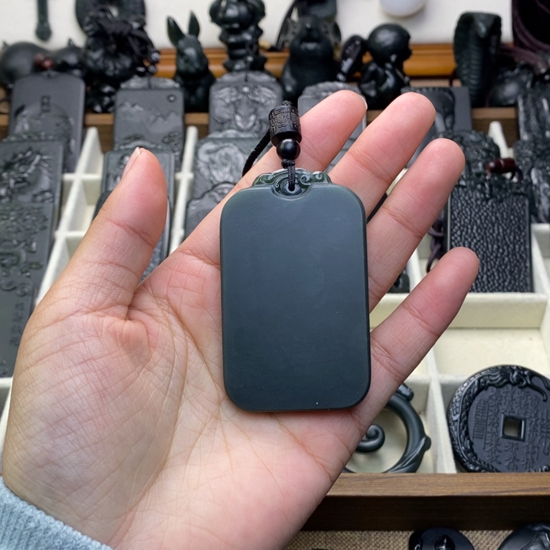 用***7和田玉未镶嵌颈饰